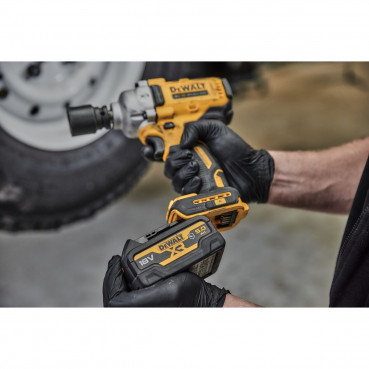 Boulonneuse à chocs Dewalt compacte 1/2" - XR - sans fil - 18 Volts - 5Ah li-ion brushless jonc de sécurité | DCF891P2G-QW