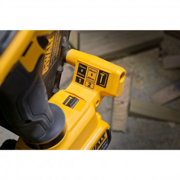 Cloueur de sabot de charpente - XR - sans fil - 18 Volts - li-ion brushless - sans batterie ni chargeur Dewalt | DCN693N-XJ