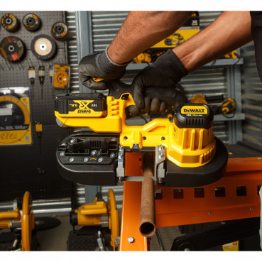 Scie à ruban Dewalt sans fil 18 Volts XR lithium compacte et portative - livé nu sans chargeur ni batteries | DCS371N-XJ