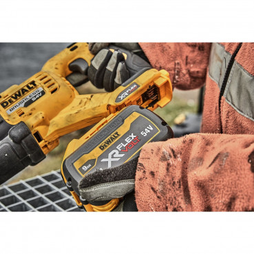 Scie sabre Dewalt 2.0 - XR - sans fil - Flexvolt 54 Volts - 2 batteries Dewalt 3Ah li-lon brushless | DCS389X2-QW